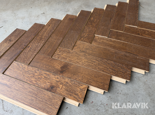 Fiskbensparkett, brunt, lackat,  5-G klick, Välinge 172kvm
